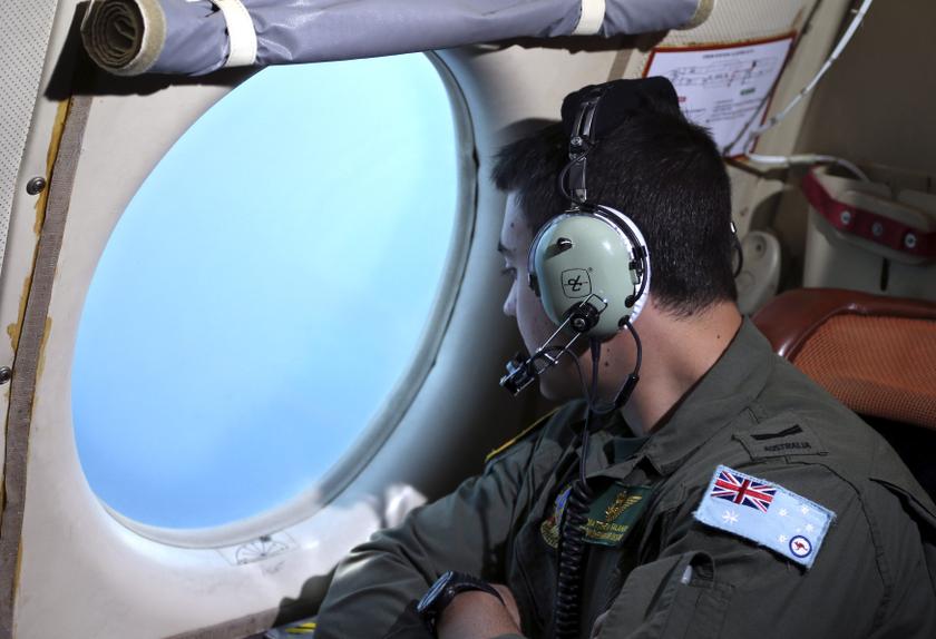 Sergeant Matthew Falanga looks out of a Royal Australian Air Force (RAAF) AP-3C Orion as it flies over the southern Indian Ocean during the search for missing Malaysian Airlines flight MH370 March 22, 2014. u00e2u20acu201d Reuters pic