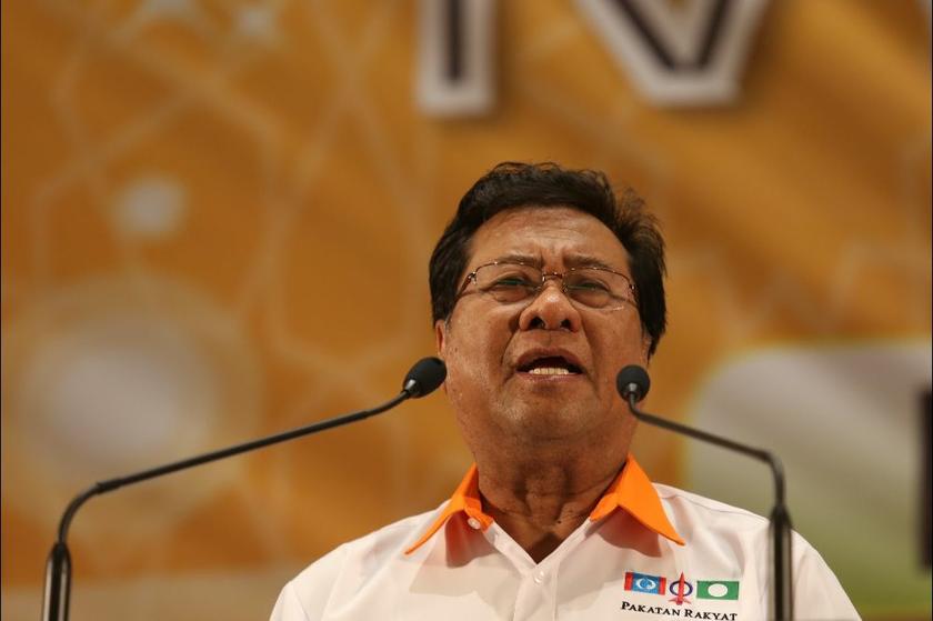 Khalid Ibrahim speaks at Pakatan Rakyatu00e2u20acu2122s fifth national convention at Setia City Convention Centre in Shah Alam March 8, 2014 Saw Siong Feng