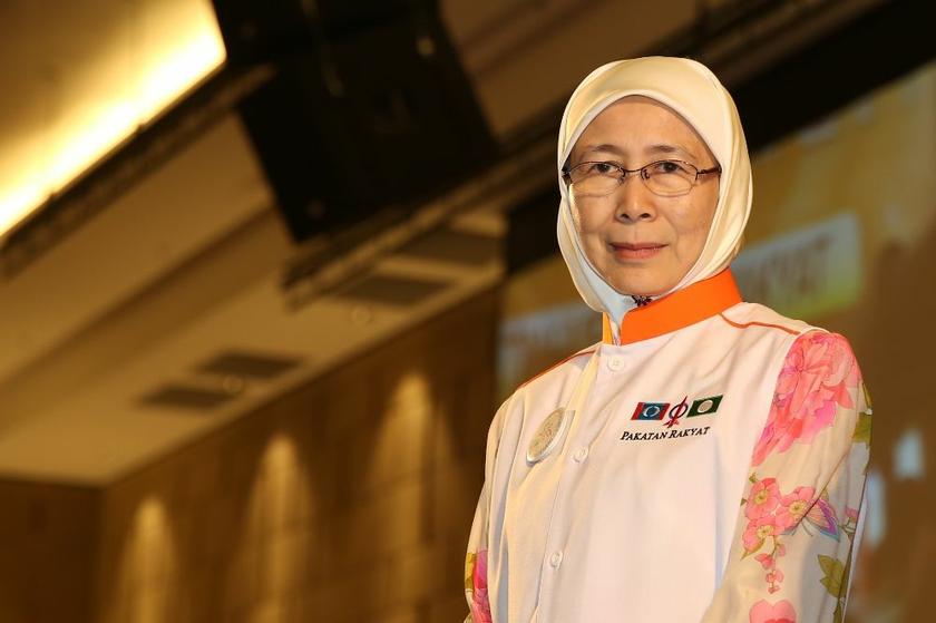 Datuk Seri Dr Wan Azizah at Pakatan Rakyatu00e2u20acu2122s fifth national convention at Setia City Convention Centre in Shah Alam March 8, 2014 Saw Siong Feng