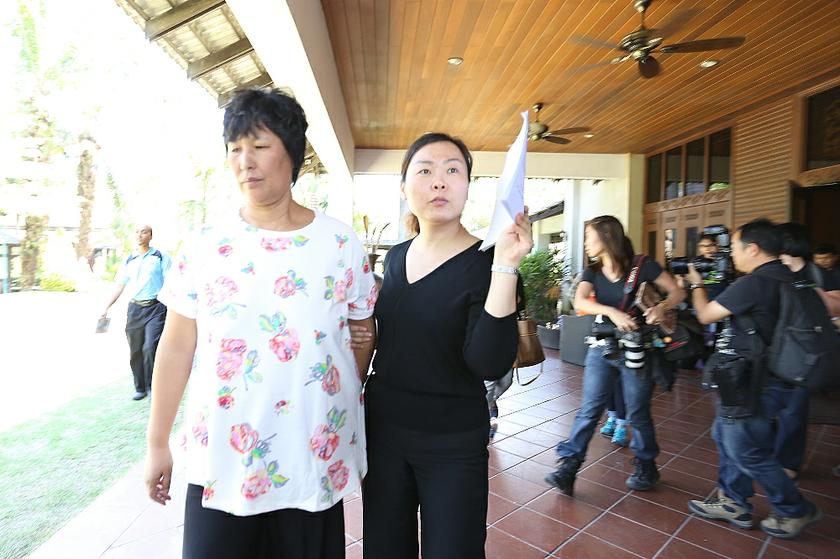 Family members of passengers onboard the missing Malaysia Airlines flight MH370 from Beijing arrive at Cyberview Lodge Hotel, the hotel they are staying at, in Putrajaya March 11, 2014. — Picture by Saw Siow Feng