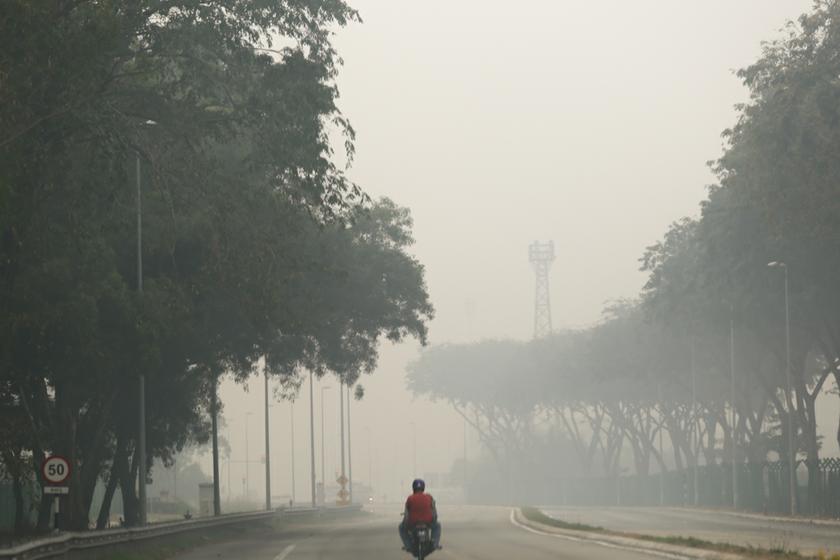 A view of Port Klang shrouded by haze on March 14, 2014. u00e2u20acu201d Picture by Saw Siow Feng