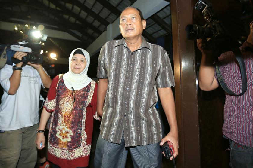 MH370 passenger Norliakmar Hamid's parents Sarah Nor, 55, and Abdul Hamid arrives at the Cyberview Lodge Resort for a briefing, on March 20, 2014. u00e2u20acu201d Picture by Saw Siow Feng