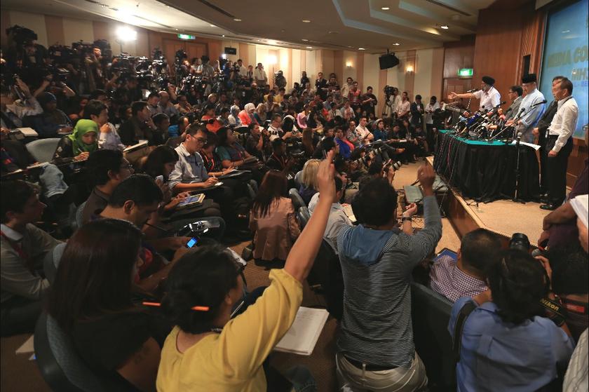 Local and foreign press attend the daily MH370 press conference at Sama Sama Hotel, on March 21, 2014. u00e2u20acu201d Picture by Saw Siow Feng