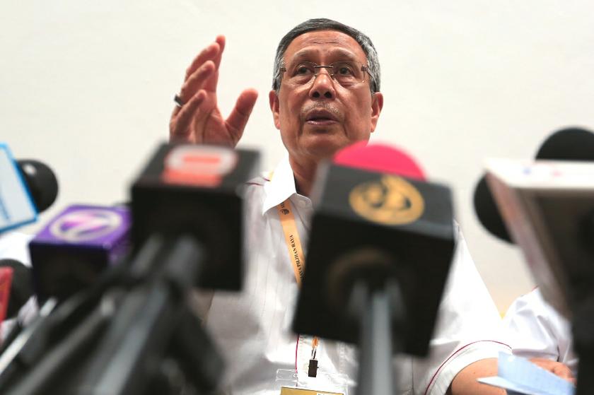 Election Commission Chairman Tan Sri Abdul Aziz Mohd Yusof at the press conference held at Stadium MPKJ Bandar Baru Bangi, 23 March, 2014. u00e2u20acu201d Picture by Saw Siow Feng