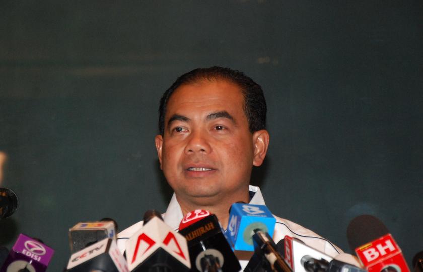 Deputy Transport minister Datuk Abdul Aziz Kaprawi speaks to reporters at the MH370 press conference today at the Sama-Sama Hotel in Sepang, on March 8, 2014. u00e2u20acu201d Picture by Mohd Yusof Mat Isa