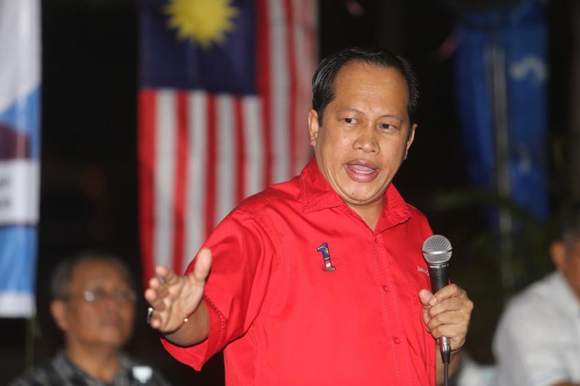 Datuk Ahmad Maslan giving his speech at the BN ceramah at Taman Saujana Impian, Kajang March 2, 2014. u00e2u20acu2022 Picture by Choo Choy Mayn