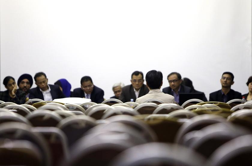 A representative of passengers' relatives aboard Malaysia Airlines flight MH370 talks to Malaysian officials after other relatives left a briefing given by Malaysian representatives early at Lido Hotel in Beijing March 28, 2014. — Reuters pic