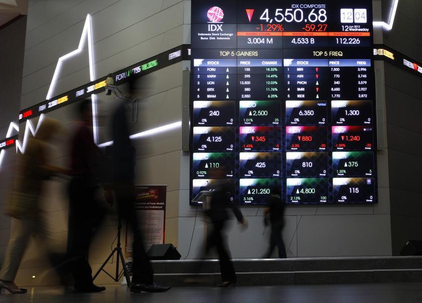Indonesian traders walk in front of an Indonesia Stock Exchange board in Jakarta, June 12, 2013. u00e2u20acu2022 Reuters pic