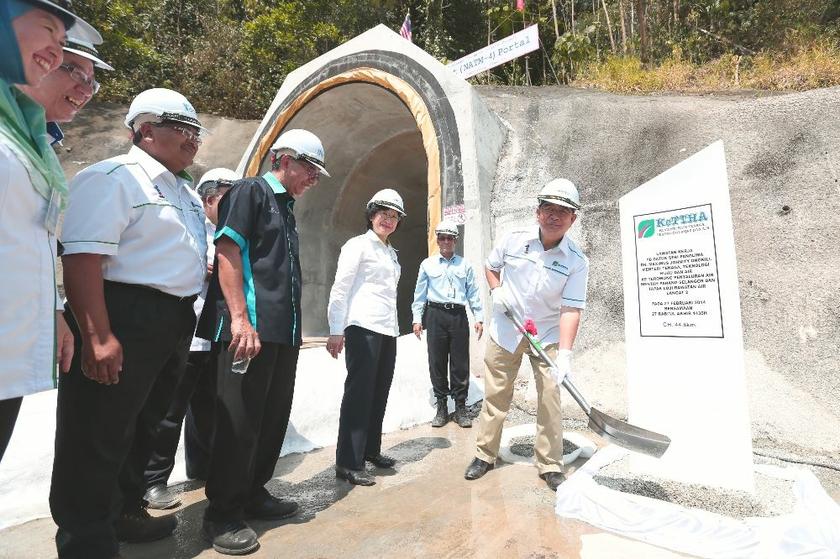 Energy, Water and Green Technology Minister Datuk Seri Maximus Ongkili officiates the water transfer tunnel for the Langat 2 water treatment plant. u00e2u20acu2022 Picture by Saw Siow Feng