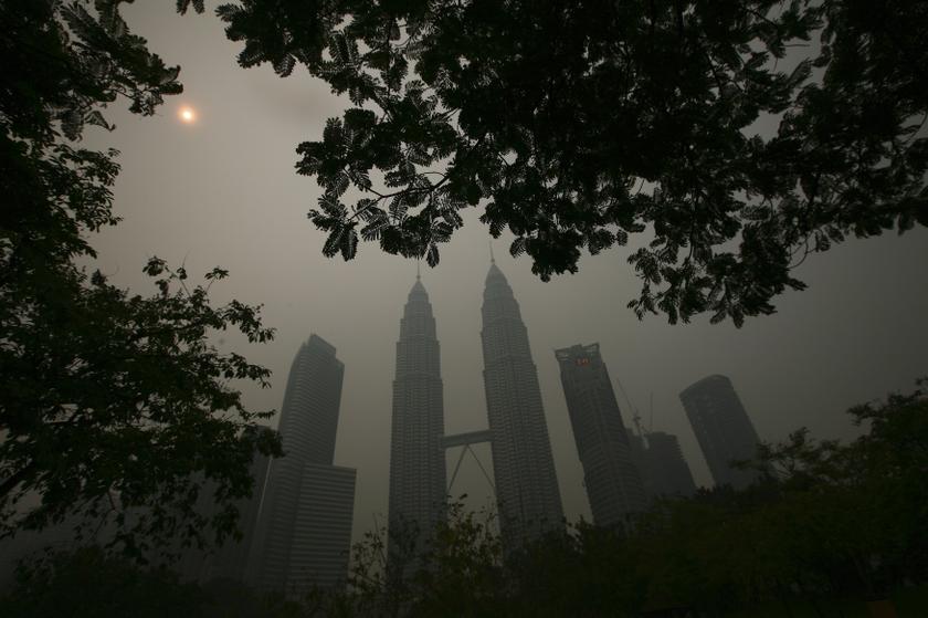 A view of the Kuala Lumpur city centre covered by haze in Kuala Lumpur March 3, 2014. u00e2u20acu201d Reuters pic