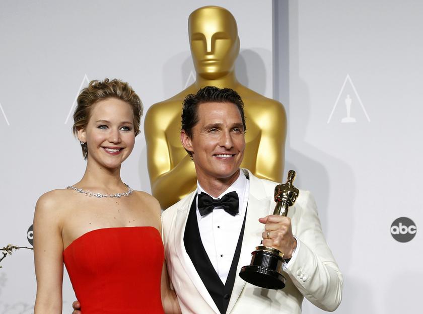 Matthew McConaughey, best actor winner for his role in the film u00e2u20acu02dcDallas Buyers Clubu00e2u20acu2122, poses with his Oscar and presenter Jennifer Lawrence at the 86th Academy Awards in Hollywood, California March 2, 2014. u00e2u20acu2022 Reuters pic