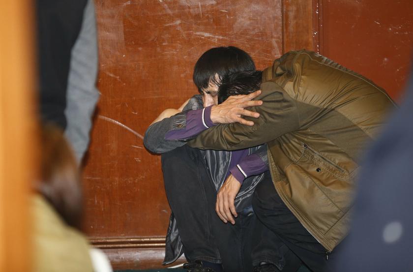 Family members of passengers aboard Malaysia Airlines MH370 cry after watching a television broadcast of a news conference, in the Lido hotel in Beijing, March 24, 2014. u00e2u20acu201d Reuters pic
