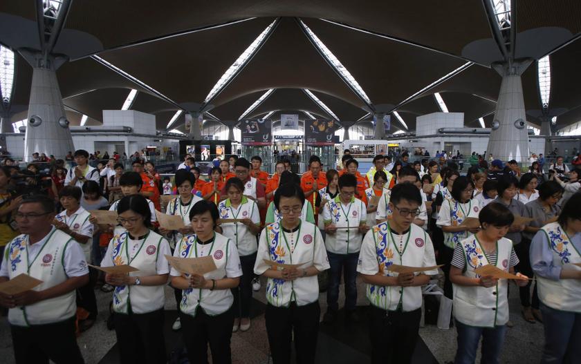 Volunteer rescue workers and religious organisations pray during multi-religion mass prayers for the passengers of Malaysian Airlines flight MH370, at KLIA in Sepang March 9, 2014. — Reuters pic 