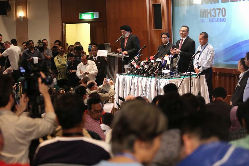 DCA chief Datuk Azharuddin Abdul Rahman, Datuk Seri Hishammuddin Hussein and MAS CEO Ahmad Jauhari Yahya at a press conference on MH370 today at KLIA in Sepang, on March 13, 2014. u00e2u20acu201d Picture by Choo Choy May