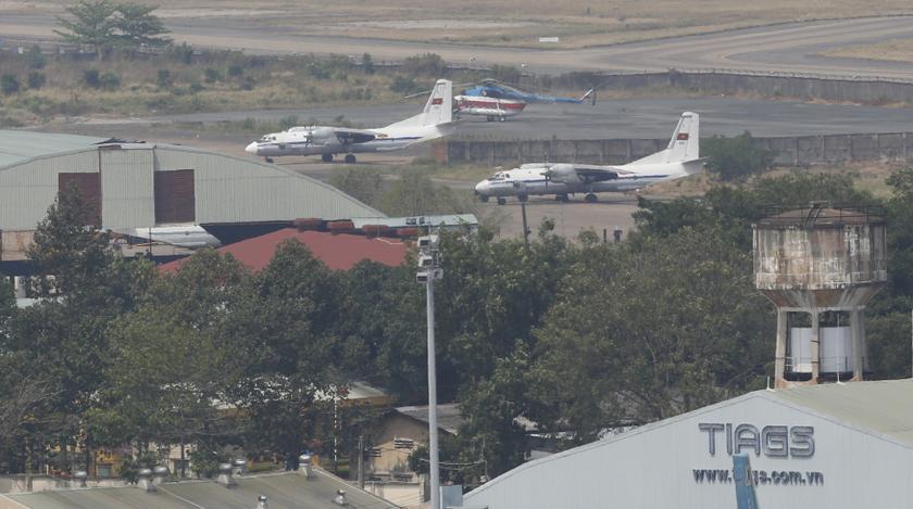 A military aircraft (left) taxis on the runway in hazy weather at the Tan Son Nhat airport in Ho Chi Minh City March 9, 2014 after a search and rescue mission to find Malaysia Airlines flight MH370. u00e2u20acu201d Reuters pic