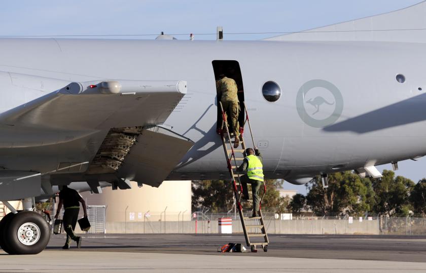Royal Australian Air Force (RAAF) crew members from of an AP-3C Orion maritime patrol aircraft after they arrived in Perth March 20, 2014 after searching an area in the southern Indian Ocean for the Malaysia Airlines flight MH370. u00e2u20acu201d Reuters pic