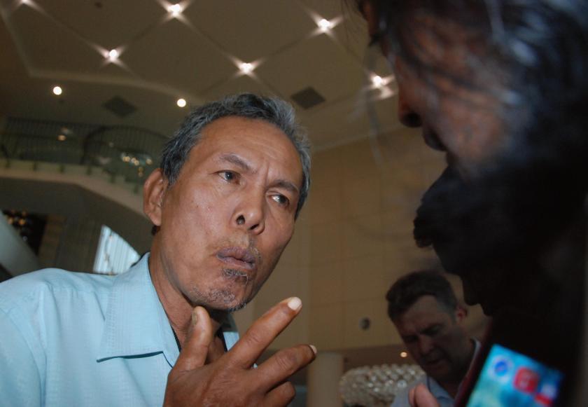 Selamat Omar, father of aircraft engineer Mohd Khairul Amri Selamat who was on board the missing Malaysia Airlines Flight MH370, speaks to reporters at the Everly Hotel in Putrajaya, on March 20, 2014. u00e2u20acu201d Picture by Mohd Yusof Mat Isa