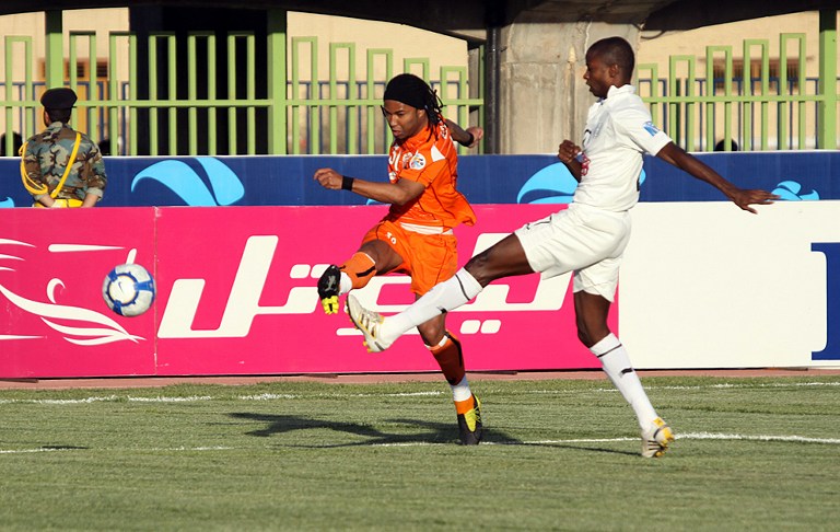 Qatar's Al-Sadd player Taher Zakaria (right) battles with Iran's Mes Kerman club player Eder Luciano (left) during their AFC Champions League Group D football match in the Iranian city of Kerman on March 30, 2010. u00e2u20acu201d AFP pic
