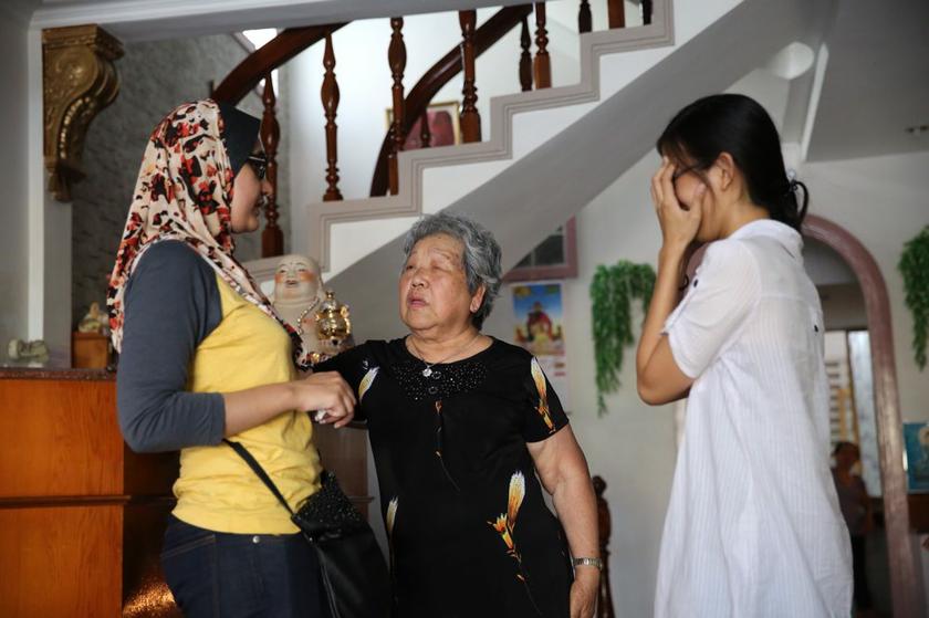 Boo (right) reacting after the hotel owner (middle) in Rach Gia says that she cannot take us to the army headquarters.