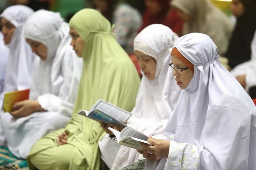 Muslims perform their maghrib prayers and Yasin recitation for the passengers on the missing flight MH370 at KLIA in Sepang, on March 13, 2014. u00e2u20acu201d Picture by Choo Choy May