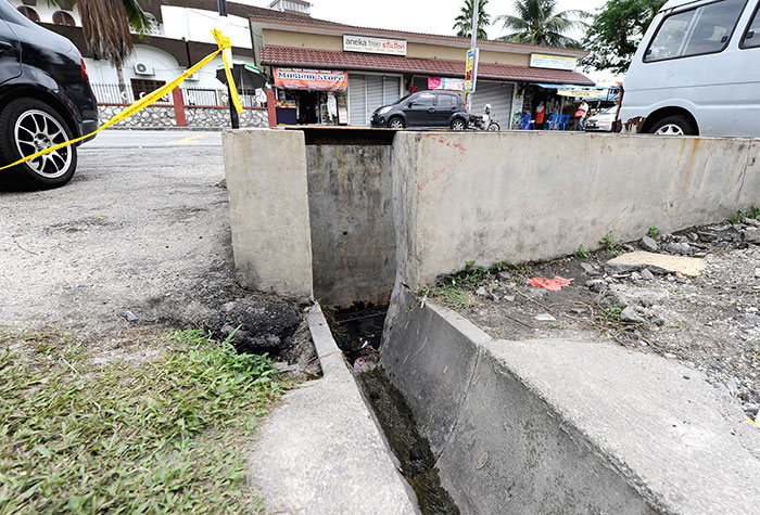 The monsoon drain where Khairul Azriel fell is big enough for an adult to enter. u00e2u20acu201d Picture by Mohamed Azinuddin