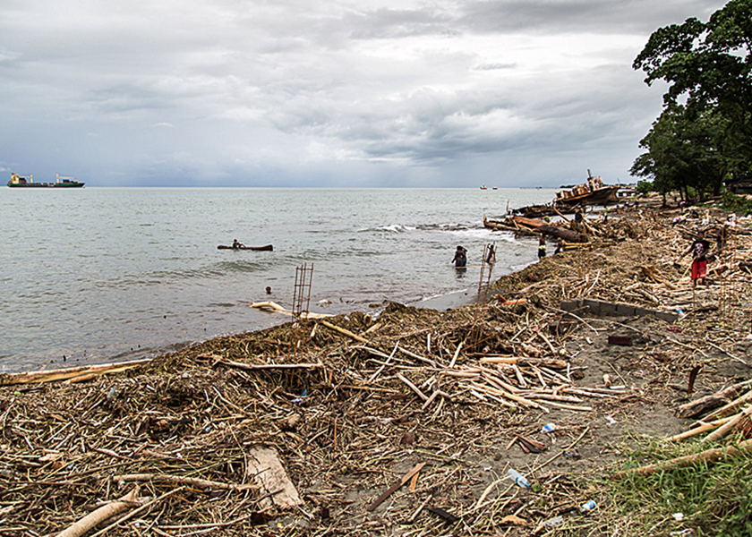 A tsunami alert has residents on the lookout on the Solomon Islands after 7.5 quake off the coast, April 13, 2014. u00e2u20acu201d Reuters pic