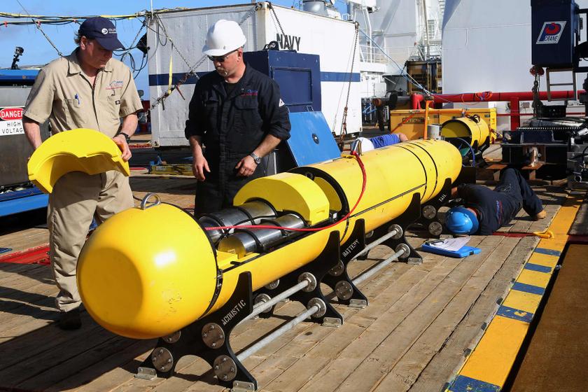 Phoenix International workers inspect the Bluefin 21 autonomous underwater vehicle (AUV) before deployment in the southern Indian Ocean to look for the missing Malaysia Airlines flight MH370, April 15, 2014. — Reuters pic