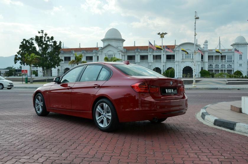 A view of the back end of the BMW 320i. ― Picture courtesy of Khong Yin Swan