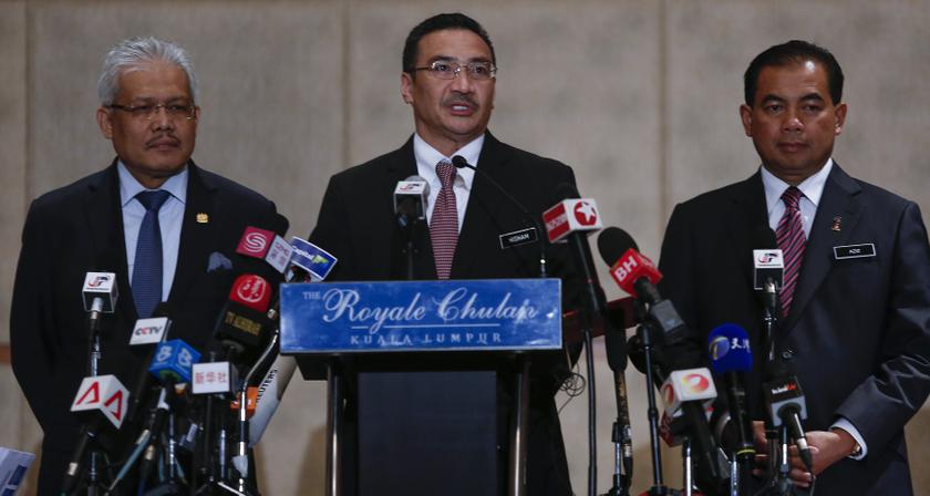 Malaysia's acting Transport Minister Datuk Seri Hishamuddin Hussein (centre) speaks at a news conference at a hotel in Kuala Lumpur April 7, 2014. u00e2u20acu201d Reuters pic