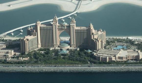 nnAn aerial view of the Atlantis Hotel in Dubai October 25, 2010.nReuters