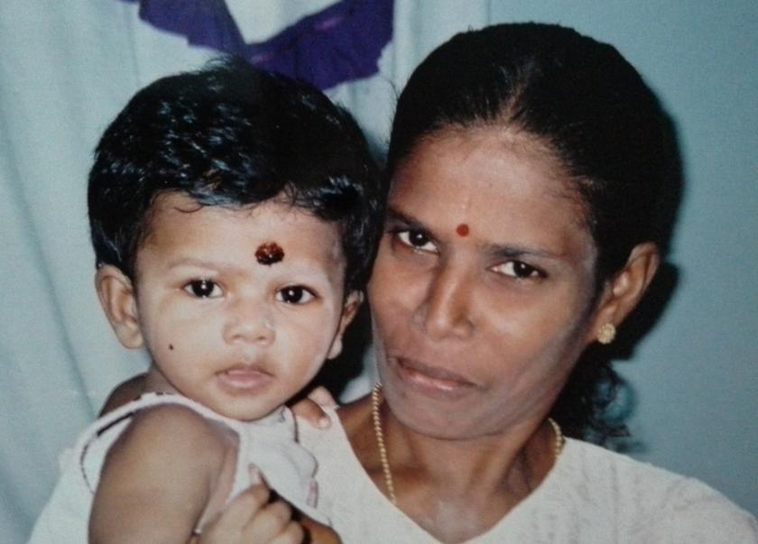  Pottu hitam pada bayu untuk menghalang ‘mata jahat’.