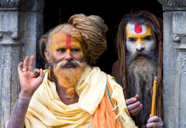 Ada pelbagai corak, cara dan bentuk pottu.