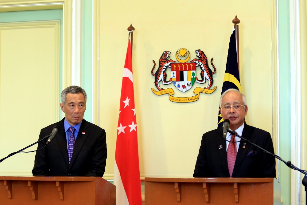 Prime Minister Datuk Seri Najib Tun Razak and Singapore Prime Minister Lee Hsien Loong at a private meeting in conjunction with the fifth Malaysia-Singapore Leaders' Retreat at Putrajaya, April 7 2014. u00e2u20acu201d Picture by Saw Siow Fengn