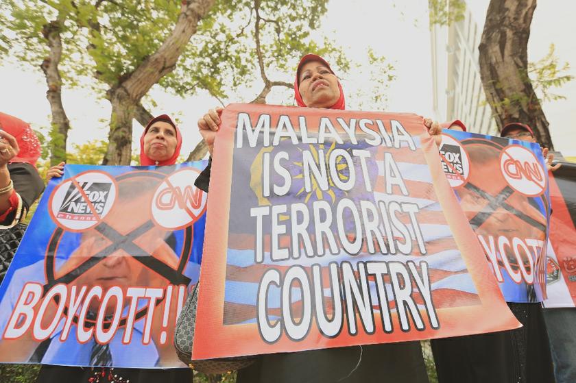 Members of several Muslim NGOs hold banners at a protest against CNN and Fox News outside the US Embassy in Kuala Lumpur, on April 3, 2014. u00e2u20acu201d Picture by Saw Siow Feng