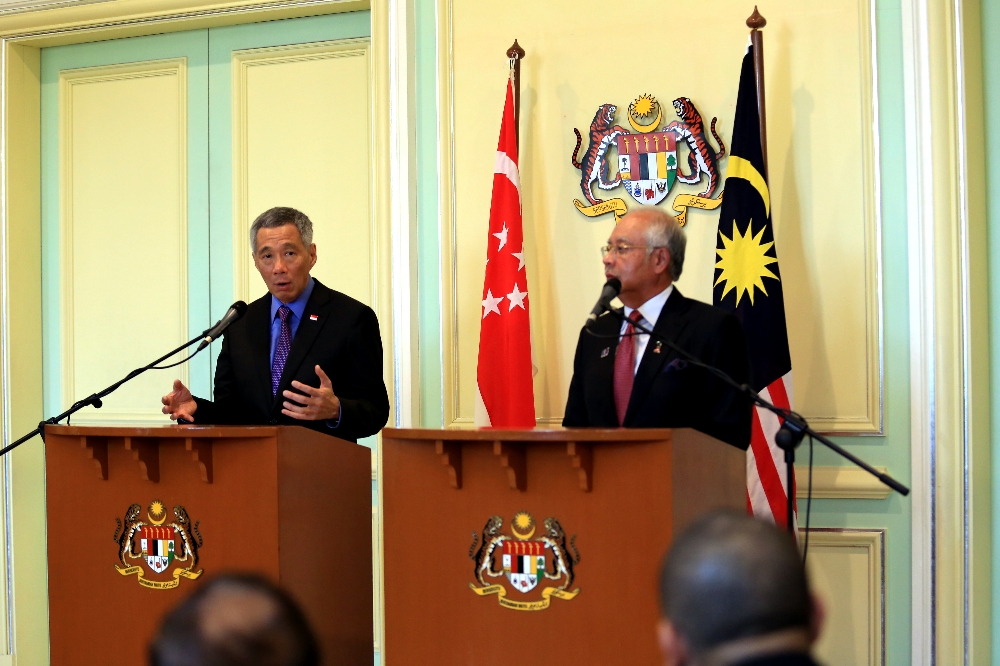 Prime Minister Datuk Seri Najib Tun Razak and Singapore Prime Minister Lee Hsien Loong at a private meeting in conjunction with the fifth Malaysia-Singapore Leaders' Retreat at Putrajaya, April 7 2014. u00e2u20acu201d Picture by Saw Siow Feng