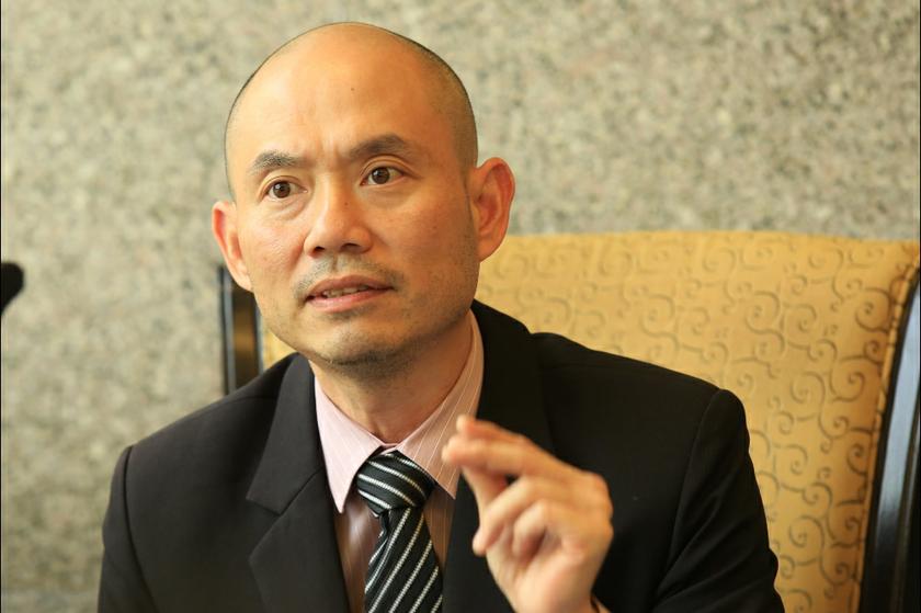 Kepong MP Lim Lip Eng questioned the safety of criminal evidence kept at police stations under CCTV surveillance. — Picture by Saw Siow Feng