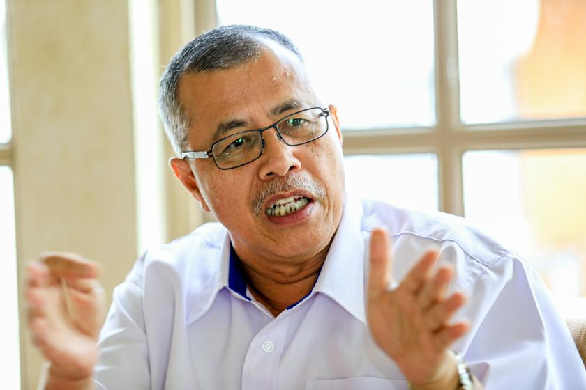Kidex Sdn Bhd CEO Datuk Mohd Nor Idrus speaks at an interview at KLGCC on April 14, 2014. u00e2u20acu201d Picture by Saw Siow Feng