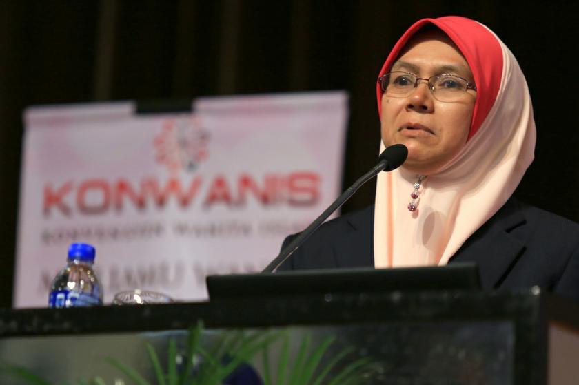 Norsaleha Mohd Salleh from Ikatan Muslimin Malaysia (ISMA)  gives a speech at the Islamic Women's Convention (Konwanis) 2014  in Cyberjaya, on April 26, 2014. u00e2u20acu201d Picture by Saw Siow Feng