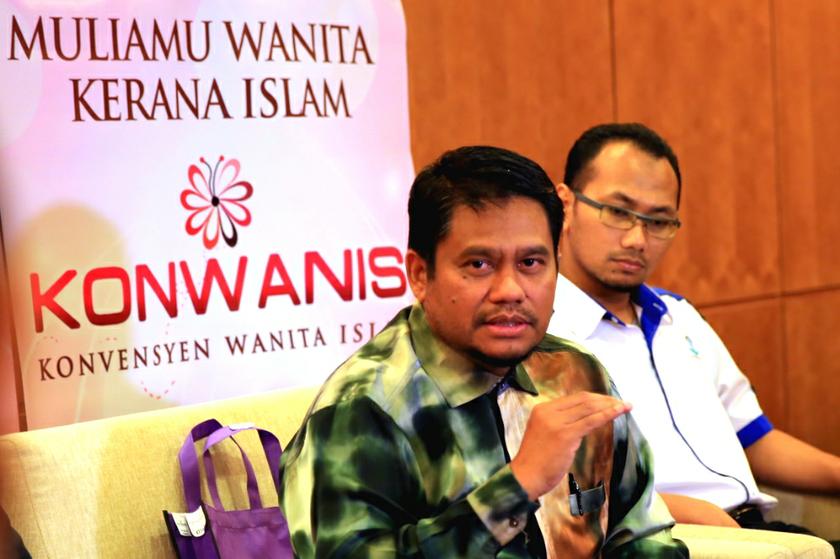 Ikatan Muslimin Malaysia (ISMA) president Zaid Abdul Rahman speaks at the Islamic Womenu00e2u20acu2122s Convention (KONWANIS) 2014 at the Multimedia University, Cyberjaya, April 26, 2014. u00e2u20acu2022 Picture by Saw Siow Feng
