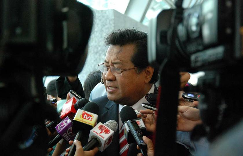 Selangor Mentri Besar Tan Sri Khalid Ibrahim talk to reporters at  Dewan Negeri Selangor at Shah Alam. u00e2u20acu201d Picture by Yusof Mat Isa