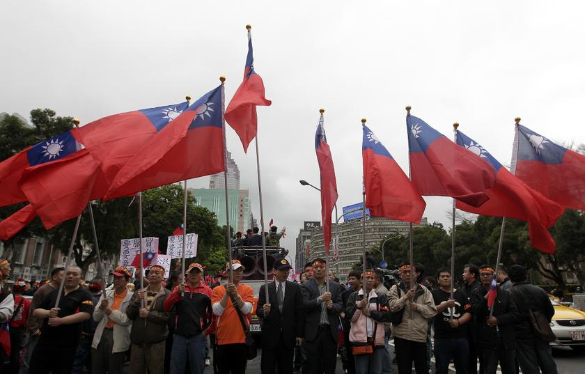 Activists holding Taiwan's national flags shout slogans during a protest near the Legislative Yuan in Taipei April 1, 2014. u00e2u20acu201d Reuters pic