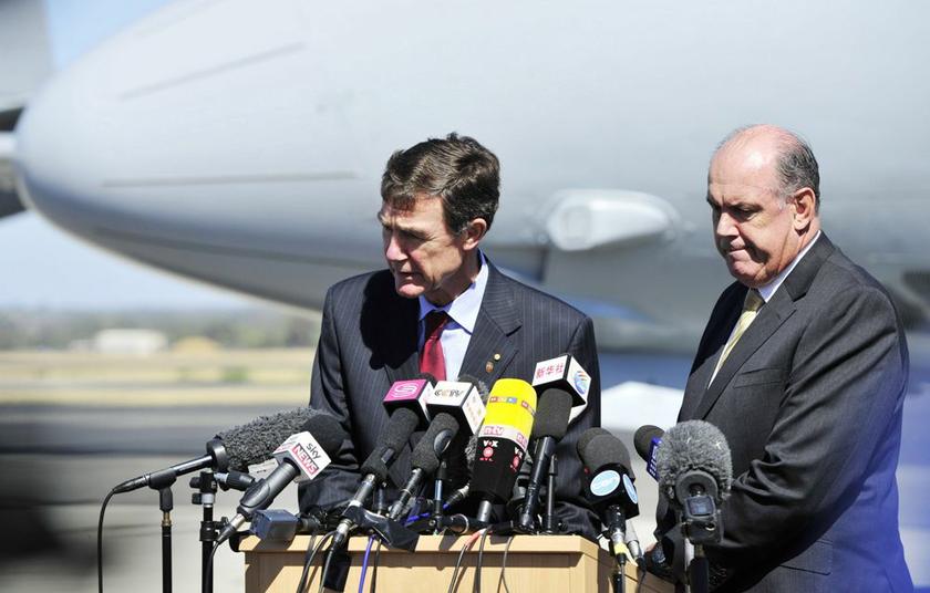 Australia's Minister of Defence David Johnston and Angus Houston (left), a retired air chief marshal and head of the Australian agency coordinating the search for Malaysia Airlines Flight MH370, address the media at the RAAF Base Pearce near Perth April 8