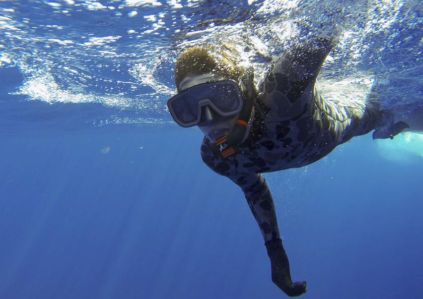 A fast response craft from Australian Defence Vessel Ocean Shield tows Able Seaman Clearance Diver Matthew Johnston as he searches the ocean for debris from the missing MAS flight MH370, April 8, 2014. u00e2u20acu201d Reuters pic