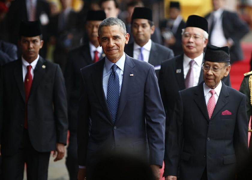 US President Barack Obama walks with the Yang di-Pertuan Agong Tuanku Abdul Halim Muu00e2u20acu2122adzam Shah (right) and Prime Minister Datuk Seri Najib Razak (2nd right) at the Parliament Square in Kuala Lumpur April 26, 2014. u00e2u20acu201d Reuters pic