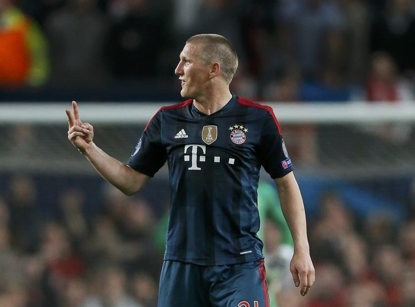 Bayern Munich's Bastian Schweinsteiger gestures after he was sent off during their Champions League quarter-final first leg match against Manchester United at Old Trafford in Manchester, April 1, 2014. u00e2u20acu201d Reuters pic