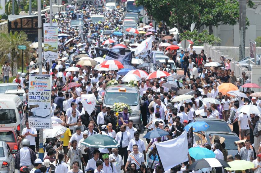 A huge crowd accompanies Karpal Singhu00e2u20acu2122s funeral cortege as it inches along Farquhar Street, on April 20, 2014. u00e2u20acu201d Picture by K.E. Ooi