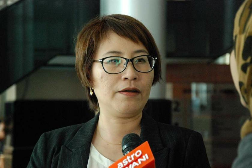 Bukit Lanjan assemblyman and EXCO for Tourism, Consumer Affair and Environment,  Elizabeth Wong at the Dewan Undangan Negeri Selangor, Shah Alam, April 15, 2014. u00e2u20acu2022 Picture by Yusof Mat Isa