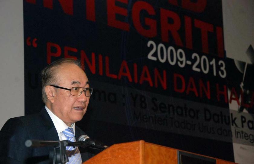 Minister in the Prime Minister's Department, Datuk Paul Low Seng Kuan during the handover of Integrity Report of Malaysia at Institute Integrity of Malaysia in Kuala Lumpur. u00e2u20acu2022 Picture by Yusof Mat Isa
