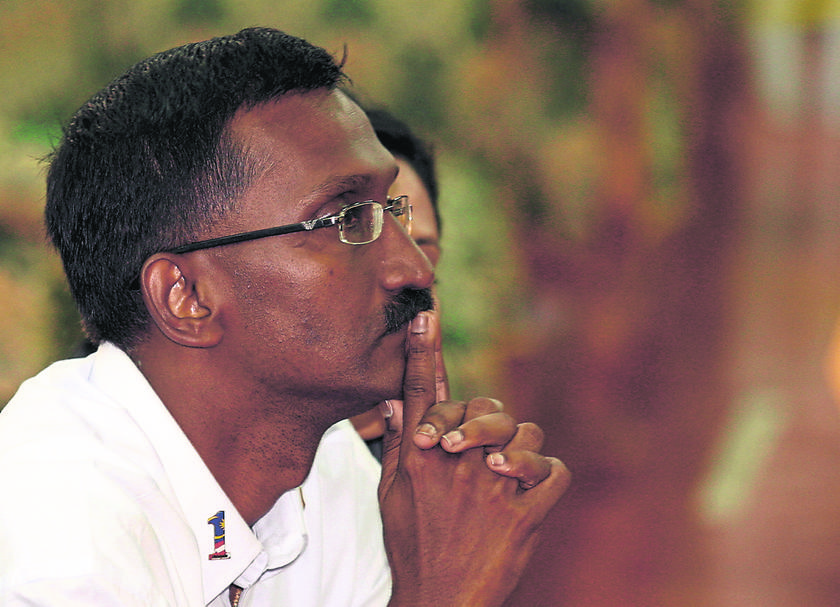 Kamalanathan wants teachers who paid u00e2u20acu02dcmiddlemenu00e2u20acu2122 for transfers to their state of choice to report the matter to the ministry. u00e2u20acu201d file picture