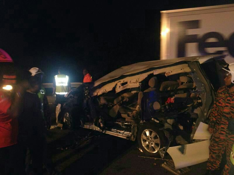 The badly damaged MPV in which DAP veteran lawmaker Karpal Singh was killed early morning April 17, 2014.